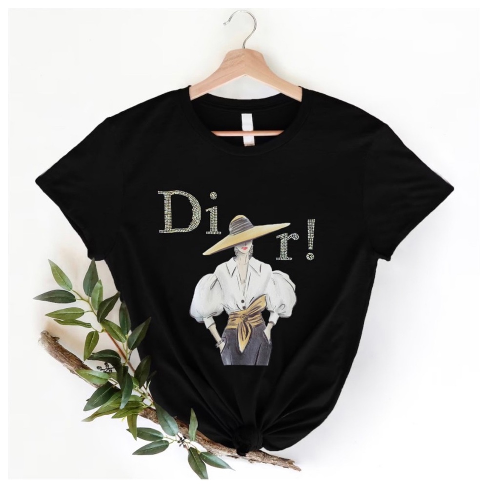 26 Chic Euro Graphic Tee